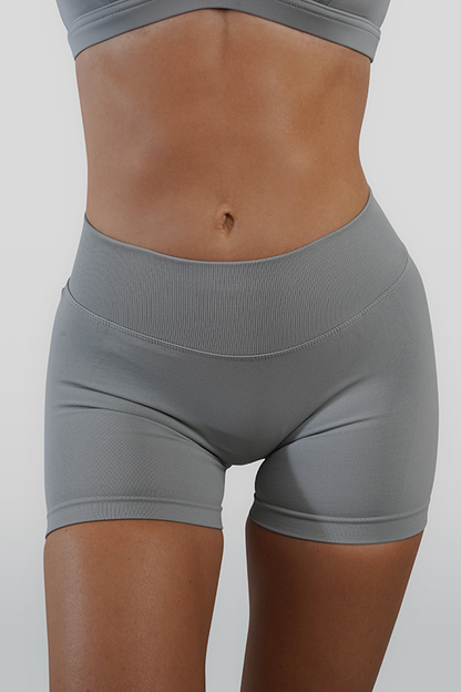 RECOIL SCRUNCH SHORTS - LIGHT GREY