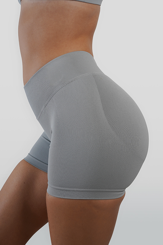 RECOIL SCRUNCH SHORTS - LIGHT GREY