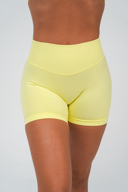 RECOIL SCRUNCH SHORTS - LEMON